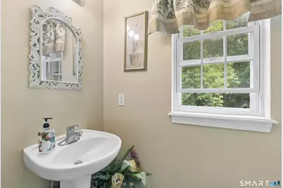 32 Fairfield Lane, Bloomfield, CT 06002 - Photo 11