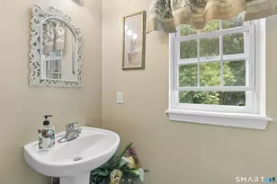 32 Fairfield Ln, Bloomfield, CT 06002 - Photo 11