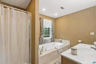 32 Fairfield Ln, Bloomfield, CT 06002 - Photo 15