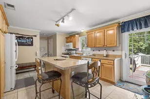 32 Fairfield Ln, Bloomfield, CT 06002 - Photo 9