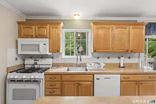 32 Fairfield Ln, Bloomfield, CT 06002 - Photo 7