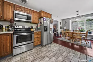 58 Oak Hollow Dr, Waterbury, CT 06708 - Photo 3
