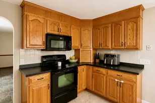 172 Carpenter Ave, Meriden, CT 06450 - Photo 3