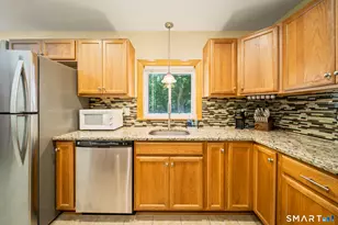 231 Crestwood Dr, Naugatuck, CT 06770 - Photo 5