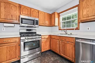 33 Red Robin Rd, Naugatuck, CT 06770 - Photo 7