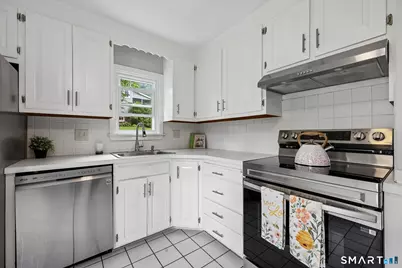 10 Middle Lane, Simsbury, CT 06070 - Photo 5