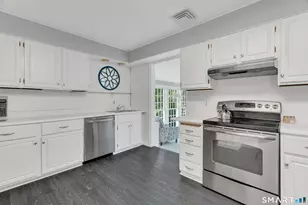 34 River Rd, North Haven, CT 06473 - Photo 11