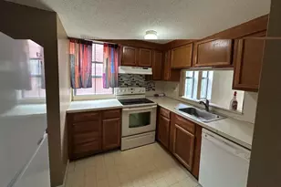 36 Essex St, Hartford, CT 06114 - Photo 11