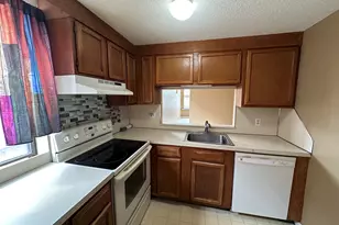 36 Essex St, Hartford, CT 06114 - Photo 9