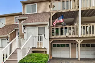 105 Peddlars Dr, Branford, CT 06405 - Photo 27