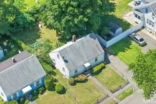11 Redfield Rd, Fairfield, CT 06824 - Photo 3