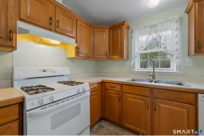 8 Rose Court, East Windsor, CT 06088 - Photo 3