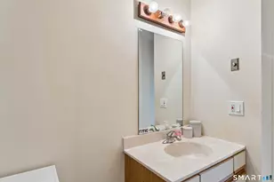 291 Hope St, Stamford, CT 06906 - Photo 23
