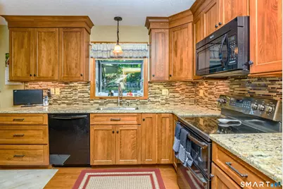 165 Pruett Place, Montville, CT 06370 - Photo 11