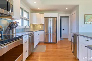 105 Sound Breeze Ave, Groton, CT 06340 - Photo 5