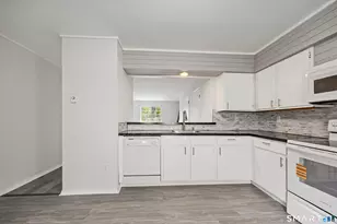 921 Hamilton Ave, Waterbury, CT 06706 - Photo 9