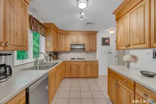 55 Wintergreen Dr, Waterford, CT 06385 - Photo 11