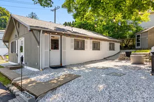 17 Grove St, New London, CT 06320 - Photo 7