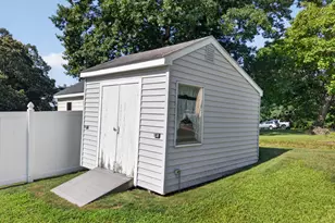 9 W Rd, East Lyme, CT 06357 - Photo 31