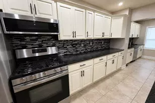 1440 N Main St, Waterbury, CT 06704 - Photo 3