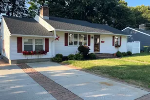37 Fleetwood Dr, Waterbury, CT 06706 - Photo 1