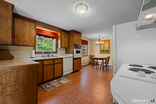 39 Plainfield St, Enfield, CT 06082 - Photo 9