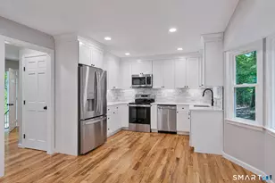 10 Leopard Dr, Newtown, CT 06482 - Photo 3