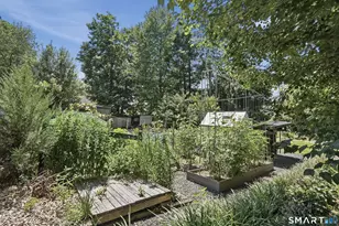 29 Woodland Ave, Bloomfield, CT 06002 - Photo 35