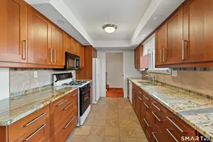 170 Beacon Hill Common, Beacon Falls, CT 06403 - Photo 5