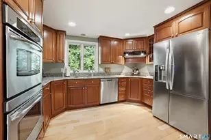 112 Hedgehog Ln, Simsbury, CT 06092 - Photo 7