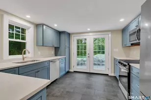 41 Maple St, Stonington, CT 06378 - Photo 9