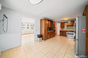 154 Parklawn Dr, Waterbury, CT 06708 - Photo 11