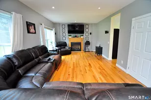 34 Chippenwood Ln, Bristol, CT 06010 - Photo 9