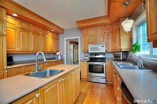 34 Chippenwood Ln, Bristol, CT 06010 - Photo 5