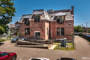 325 Myrtle Ave, Bridgeport, CT 06604 - Photo 3