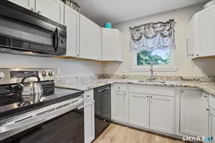 1431 Farmington Ave, Farmington, CT 06032 - Photo 7