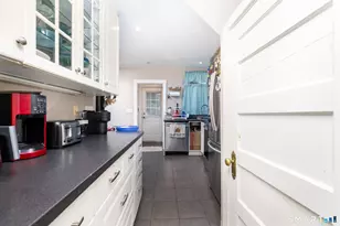 11 Colver St, New London, CT 06320 - Photo 5