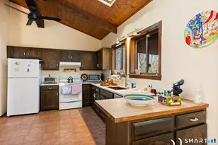 69 Hidden Ln, Guilford, CT 06437 - Photo 3