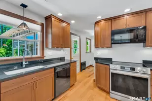 20 Haynes Rd, West Hartford, CT 06117 - Photo 13