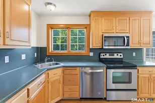 12 Juniper Rd, Bloomfield, CT 06002 - Photo 9