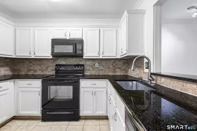 8 Rose Lane #10-11, Danbury, CT 06811 - Photo 7