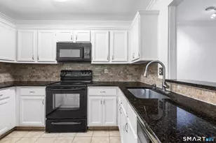 8 Rose Ln, Danbury, CT 06811 - Photo 7