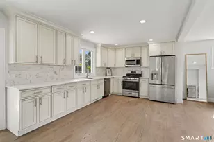 111 Vanguard St, Bridgeport, CT 06606 - Photo 7