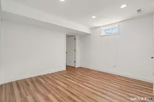 111 Vanguard St, Bridgeport, CT 06606 - Photo 23