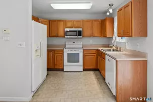 26 Hunter Dr, South Windsor, CT 06074 - Photo 9