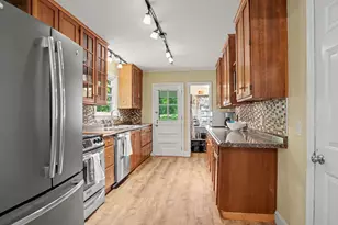 10 Crest Rd, Danbury, CT 06811 - Photo 9
