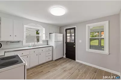 98 Mountain Street, Hartford, CT 06106 - Photo 11