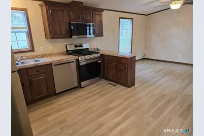 11 R and R Park, Killingly, CT 06241 - Photo 5