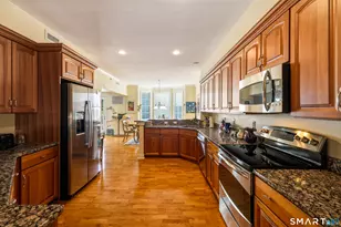 25 Cassandra Blvd, West Hartford, CT 06107 - Photo 9