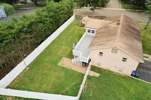 20 Walker Dr, Stratford, CT 06614 - Photo 9